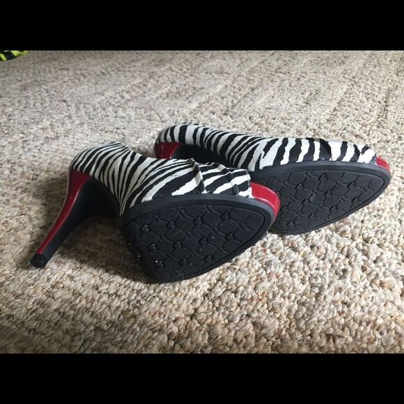 Very cute Candie's high heels size 7 medium - Picture 4 of 4